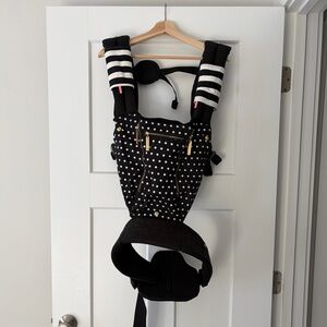 LILLEBaby Complete 6-in-1 All Seasons Carrier in Spot On Print